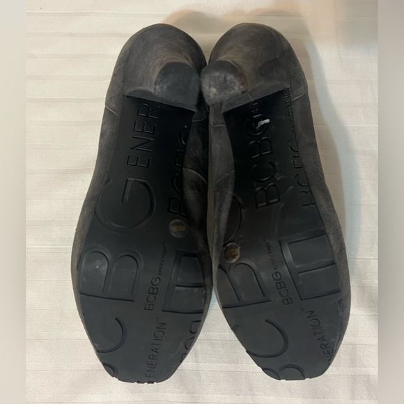 BCBG Galena Grey Suede Studded Jeweled Square Toe Heels Pumps SZ 6.5 - Picture 9 of 11